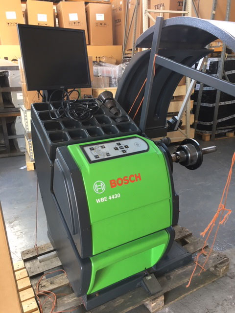 Bosch WBE4430 Wheel Balancer
